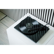 Gramofony / GRAMO / Gramofon Pro-Ject E1.2+Pick It MM E / High Gloss Black