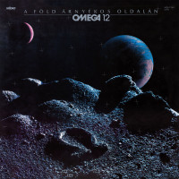 CDOmega / XII / A F�ld �rny�kos Oldal�n